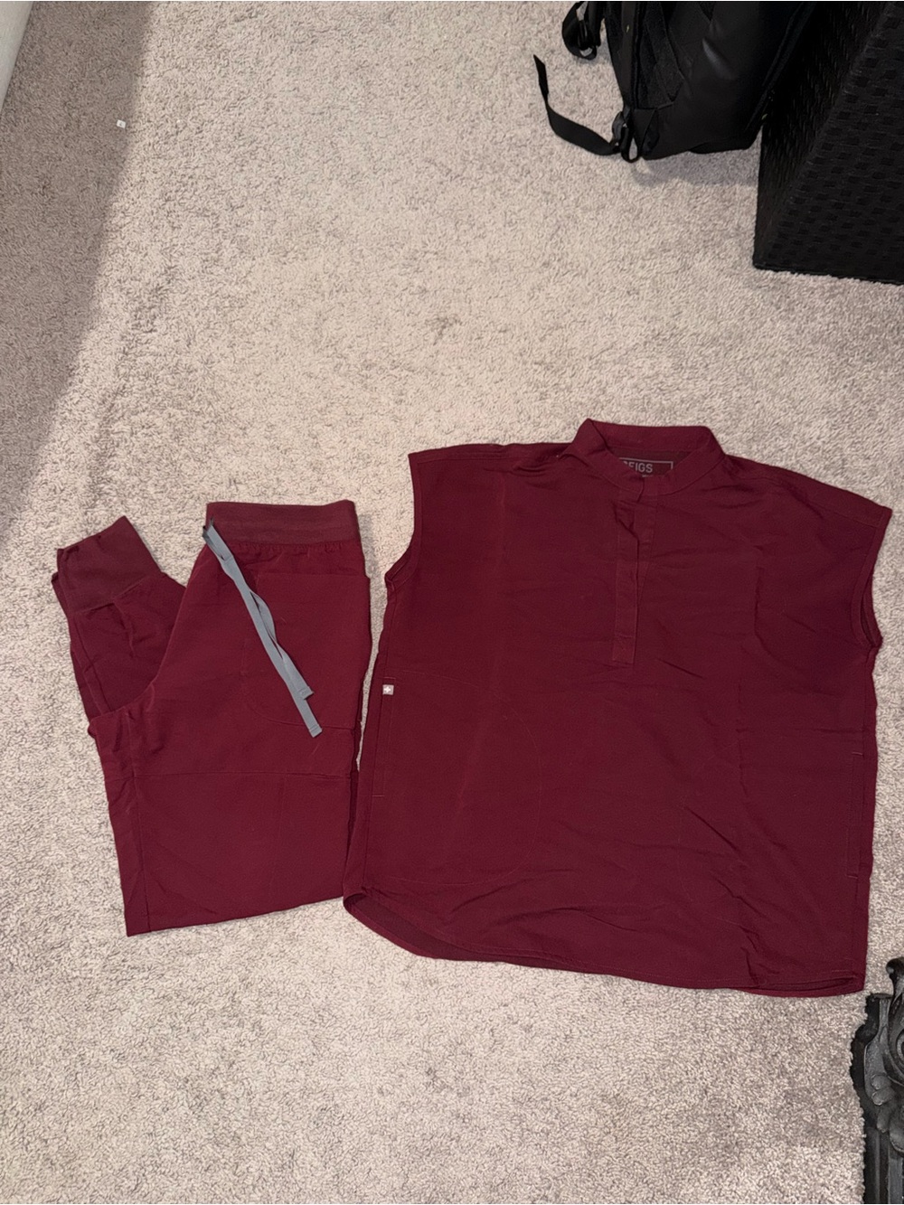 Women’s figs maroon rafaela top and jogger bottom